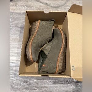 El Naturalista Green Ankle Boots